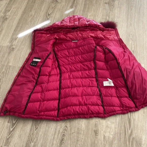 MaxMara NWOT fuchsia quilted down jacket with genuine fur